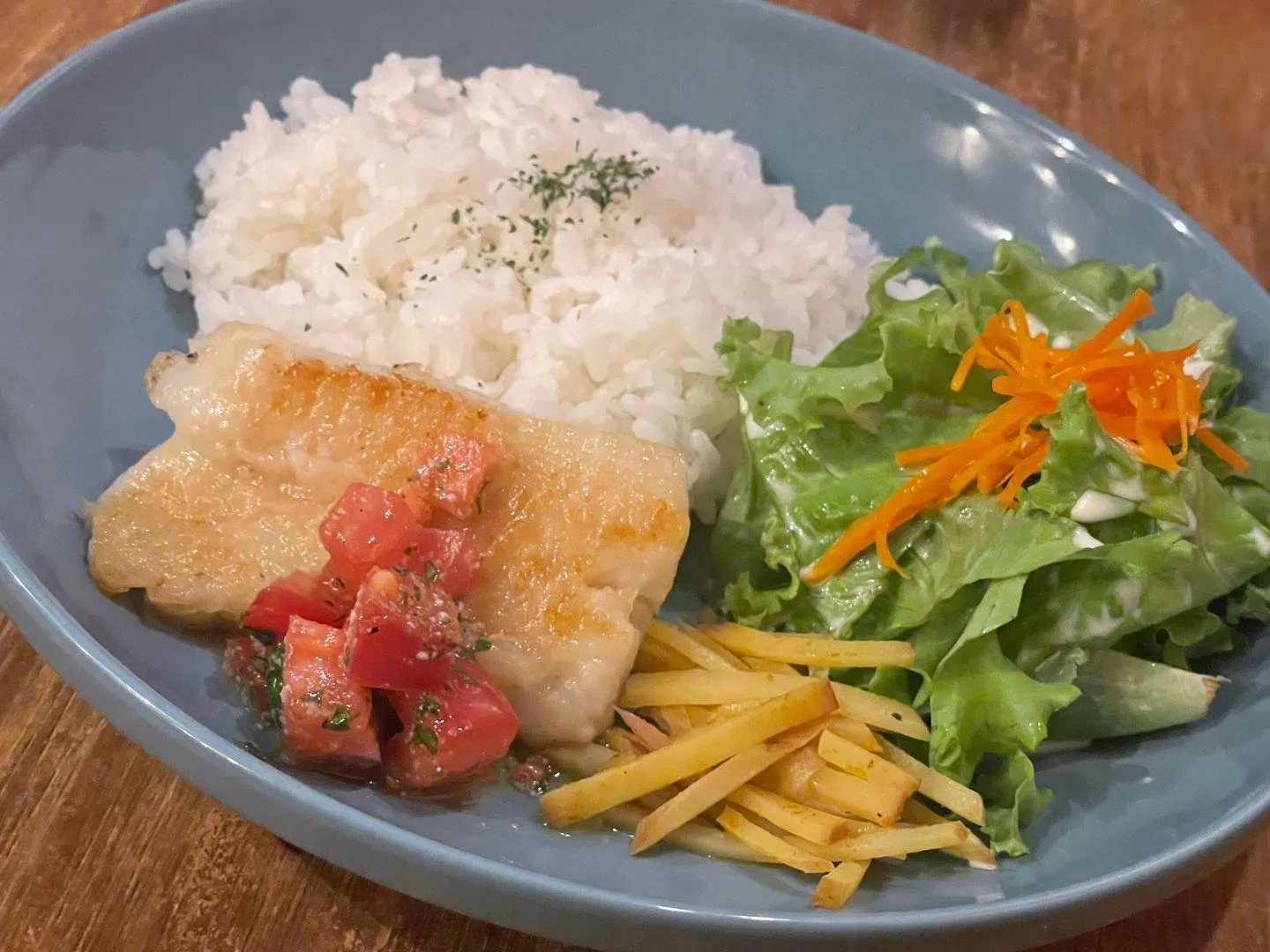 8月27日火曜日　本日の日替りワンプレートランチはカレイのム...